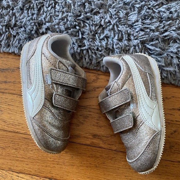 Puma Toddler Gold Glitter Velcro Sneakers Size 6 - Picture 4 of 9